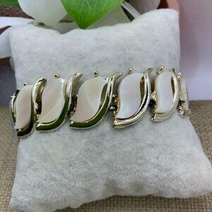 Napier Vintage Mother of Pearl Glass Leaf Shape Link Gold Tone Bracelet